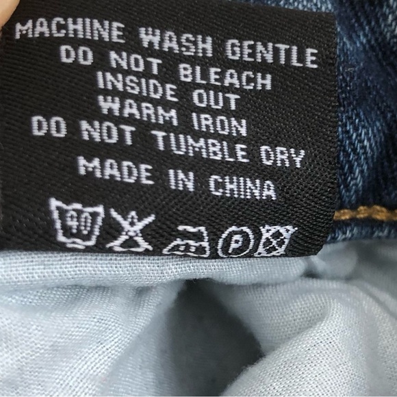 PrettyLittleThing Ripped Mom Jeans - Picture 8 of 12